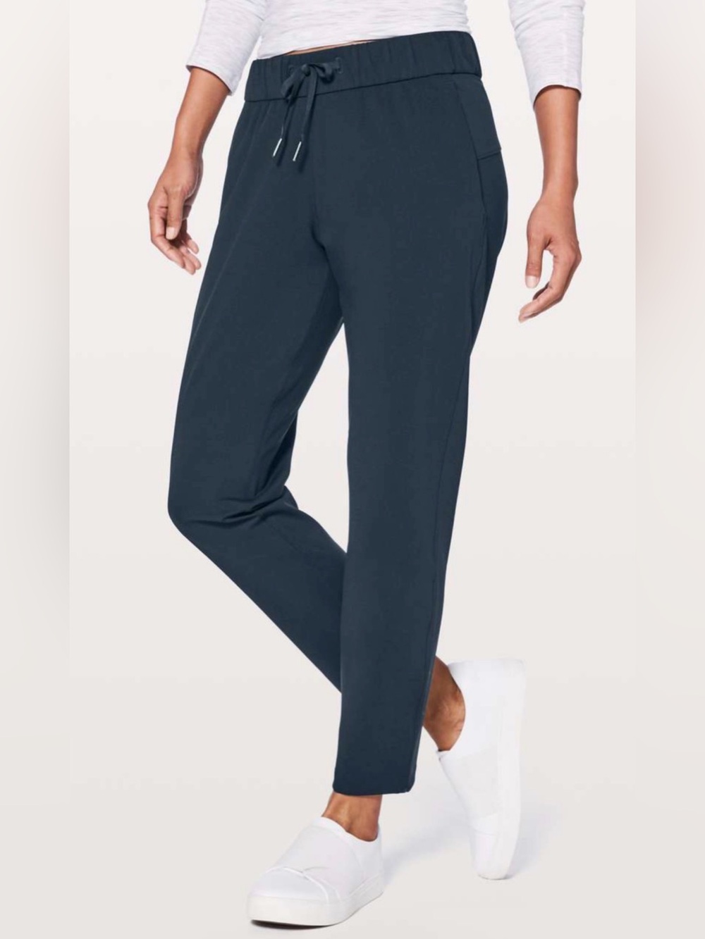 Lululemon On The Fly Pant 7/8 Black Women’s Size 2 Luxtreme Stretch Travel EUC
